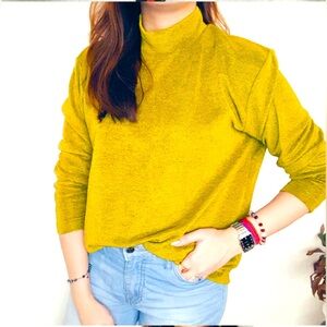 DIVIDCD  Sweater  for women size M color Oilve green  good condition